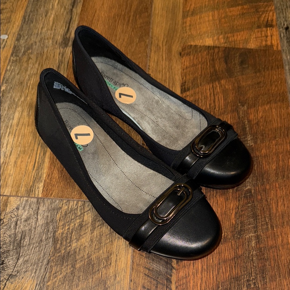 BareTraps Black Women's Loafers with Buckle Detail